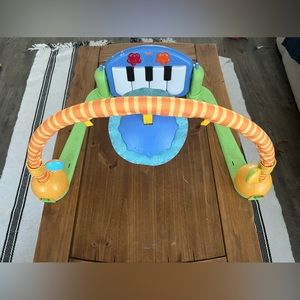Play and Kick piano